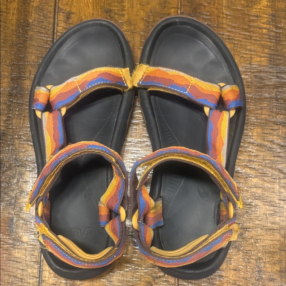 Teva Sandals: Mountain Rare design Size 10 Unisex